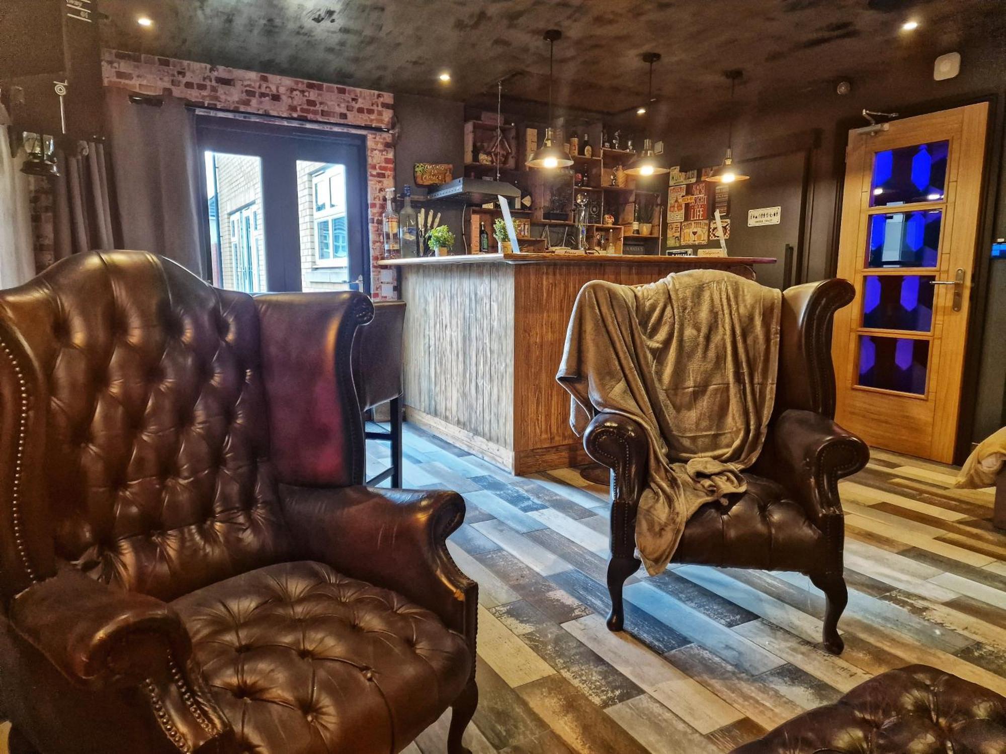 The Pub - Unique & Authentic Experience - Free Parking!, 5 Minutes From Airbus And The Mall Cribbs 布里斯托 外观 照片