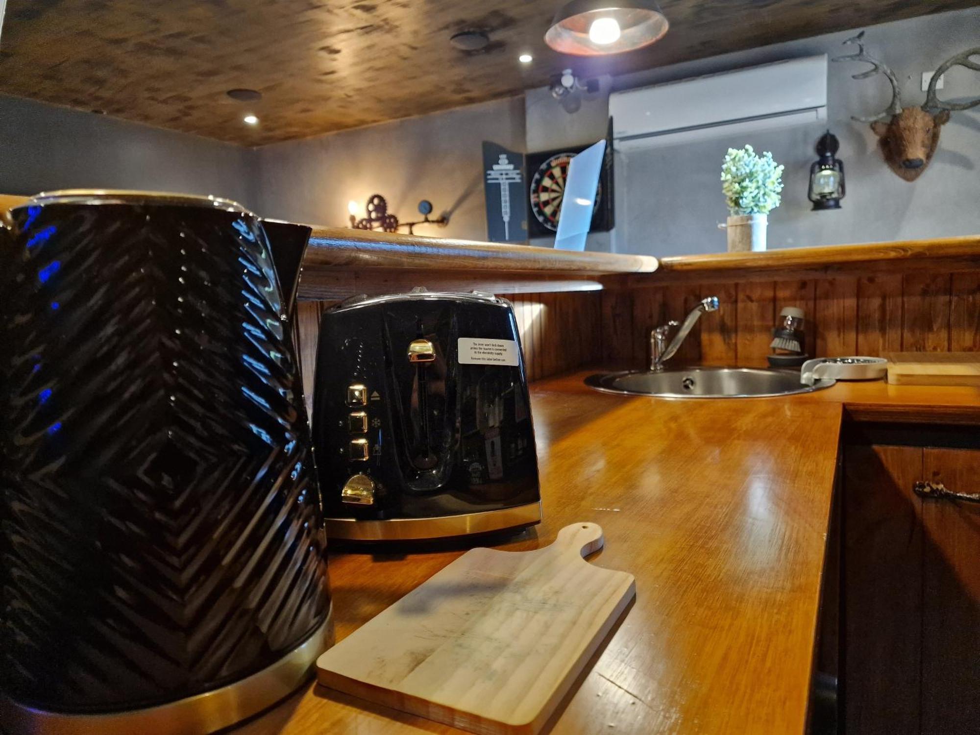 The Pub - Unique & Authentic Experience - Free Parking!, 5 Minutes From Airbus And The Mall Cribbs 布里斯托 外观 照片