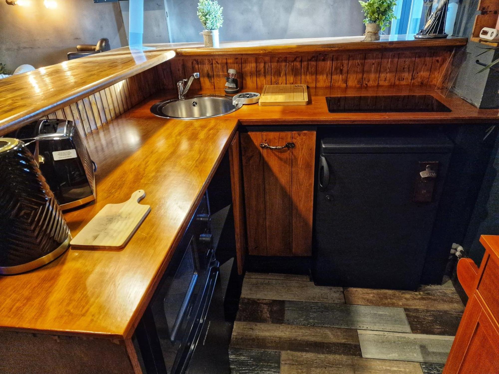The Pub - Unique & Authentic Experience - Free Parking!, 5 Minutes From Airbus And The Mall Cribbs 布里斯托 外观 照片